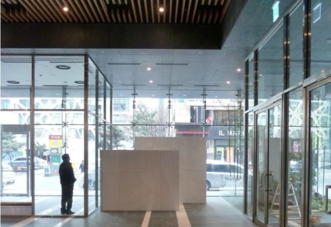 adaptive floor plate, natural light, building glass facade,Korean pottery, natural cooling, wavy tower, Seoul Green tower, solar power, daylighting,
