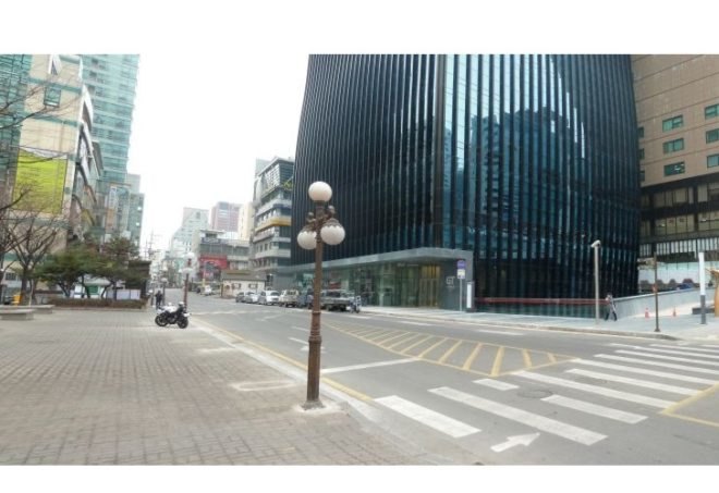 adaptive floor plate, natural light, building glass facade,Korean pottery, natural cooling, wavy tower, Seoul Green tower, solar power, daylighting,
