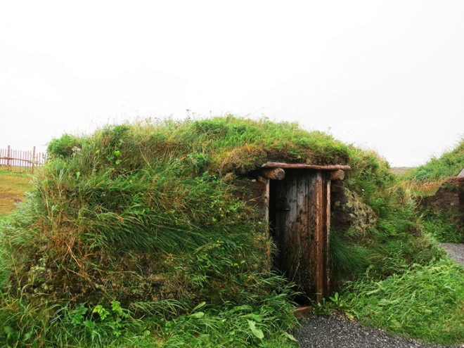 l'anse aux meadows, sod house, sod topped house, viking house, green roof, eco architecture green architecture, viking colony, living roof