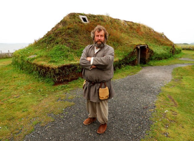 l'anse aux meadows, sod house, sod topped house, viking house, green roof, eco architecture green architecture, viking colony, living roof