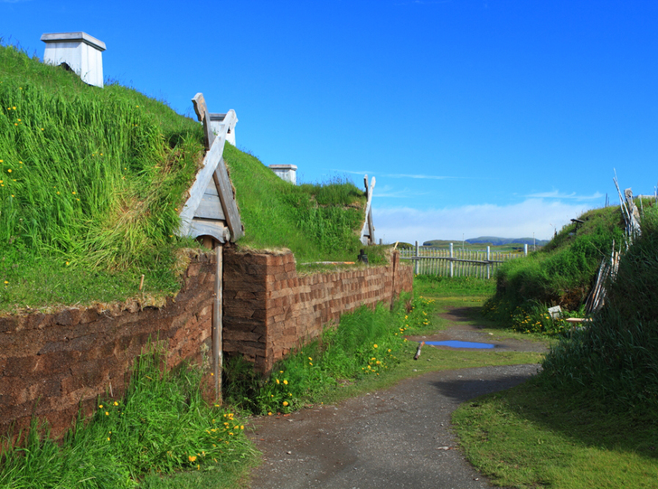 l'anse aux meadows, sod house, sod topped house, viking house, green roof, eco architecture green architecture, viking colony, living roof