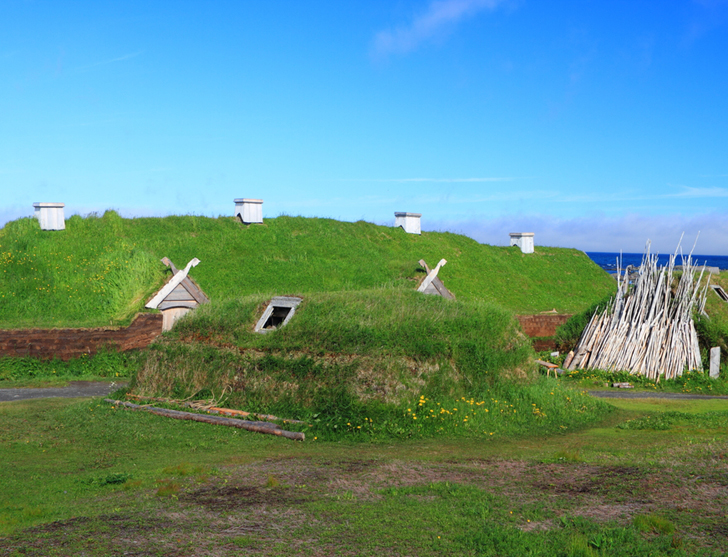 l'anse aux meadows, sod house, sod topped house, viking house, green roof, eco architecture green architecture, viking colony, living roof