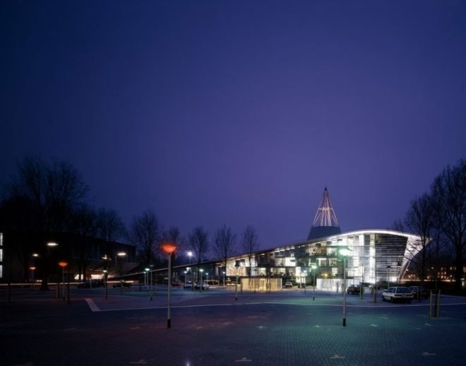 Mecanoo Architecten, green library, green roof, green building Netherlands, dutch green building, green campus, library daylighting, sled roof, ski roof, 1990s green architecture, eco library,