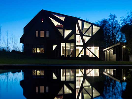ooze architects, green architecture, green renovations, prefabricated architecture, prefab architecture, netherlands architecture, dutch architecture, Eva Pfannes, residential renovations, dutch farmhouses, green design, eco-materials, green materials, lenotec, ACCOYA, green roofs, pitched roof houses