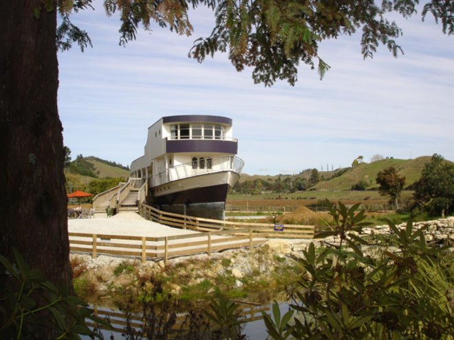 woodlyn park, ship hotel, plane hotel, woodlyn, new zealand tourism, eco tourism, green tourism, eco friendly travel, recycled hotel, eco architecture, hobbit hotel, hobbit home