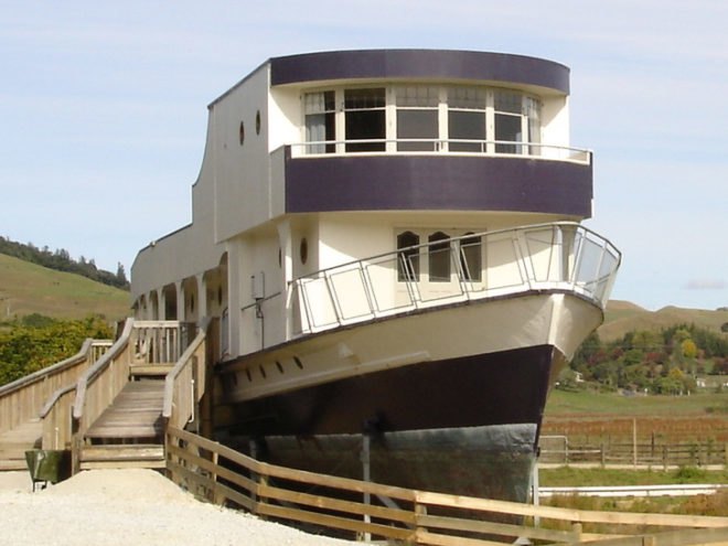 woodlyn park, ship hotel, plane hotel, woodlyn, new zealand tourism, eco tourism, green tourism, eco friendly travel, recycled hotel, eco architecture, hobbit hotel, hobbit home