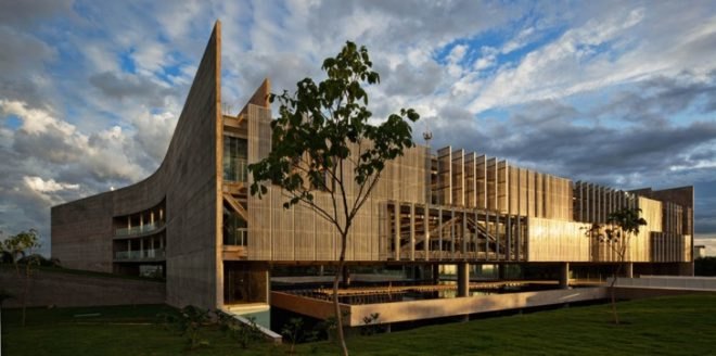 shaded courtyard, Seabrae Headquarters, Seabrae HQ,green headquarters design, brise-soleil, Gruposp, brasil green building, Brasilia green building, eco offices, passive cooling,