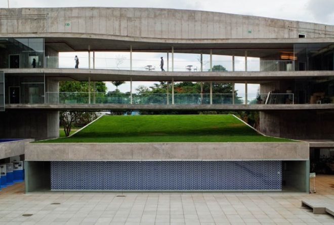 shaded courtyard, Seabrae Headquarters, Seabrae HQ,green headquarters design, brise-soleil, Gruposp, brasil green building, Brasilia green building, eco offices, passive cooling,