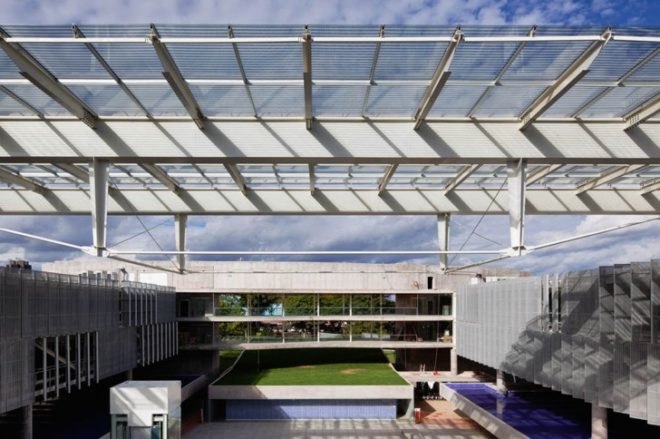 shaded courtyard, Seabrae Headquarters, Seabrae HQ,green headquarters design, brise-soleil, Gruposp, brasil green building, Brasilia green building, eco offices, passive cooling,