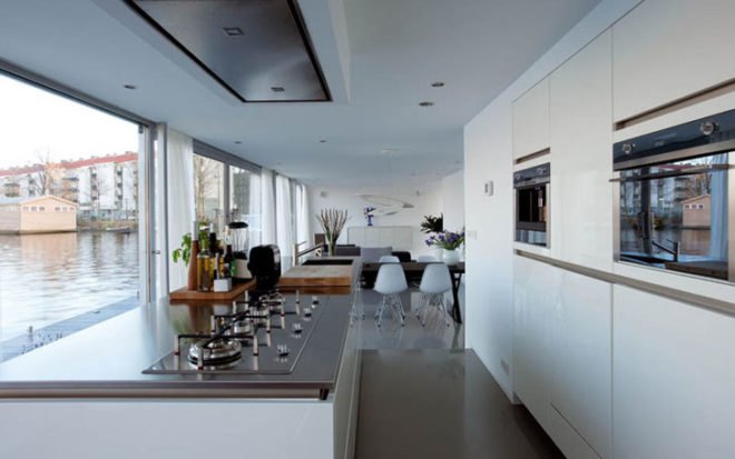 architecture Amsterdam, houseboats, riverboats, water homes, water living, +31 Architects, the Watervilla de Omval, architecture Amstel River, low-profile construction, green architecture, green design