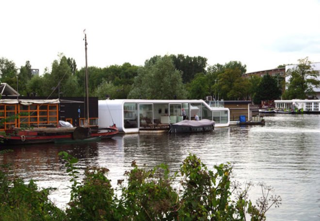 architecture Amsterdam, houseboats, riverboats, water homes, water living, +31 Architects, the Watervilla de Omval, architecture Amstel River, low-profile construction, green architecture, green design