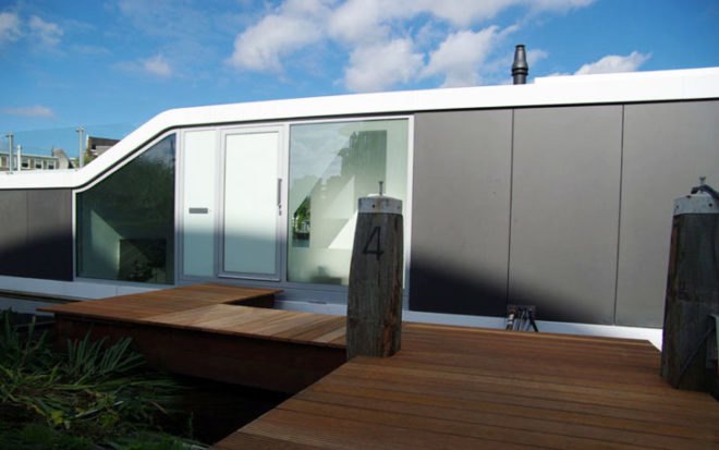 architecture Amsterdam, houseboats, riverboats, water homes, water living, +31 Architects, the Watervilla de Omval, architecture Amstel River, low-profile construction, green architecture, green design