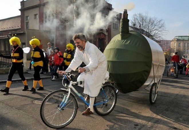 Bicycle Sauna Kolonok, H3T Architects, mobile bike sauna, prague, biking, sauna,
