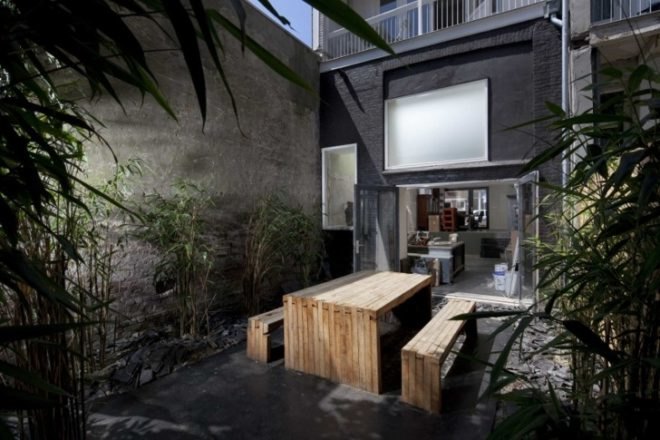 eco modern retrofit, Studio Rolf.fr, Zecc Architects,dutch retrofit, Black Pearl House, green retrofit, eclectic renovation, turf siding, greenhouse roof top,materials reuse,