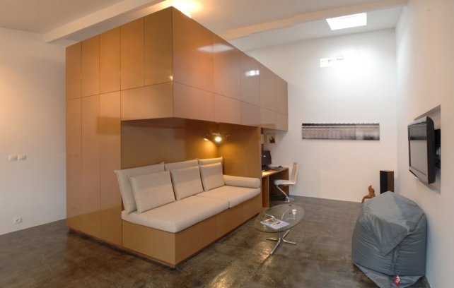 urban green studio conversion, built in rooms, FABRE/deMARIEN architectes,russian green buildign, garage convertion, eco convertion, wooden rolling shutters,
