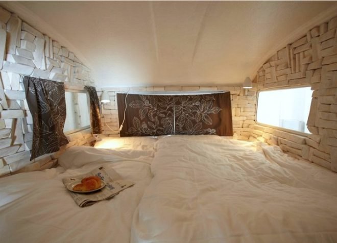 Hüttenpalast, renovated campers, renovated caravans, caravan hotel, budget hotel, berlin, renovated factory, eco hotel