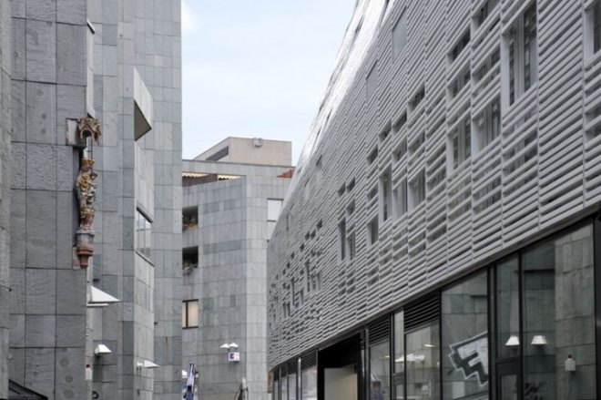 Markthäuser, Rebstockplatz, green atrium design, Urban renewal, terracotta facade, strip building facade, day lit central atrum, Mainz green building, Studio Fuksas, eco mixed use, German urban green design,
