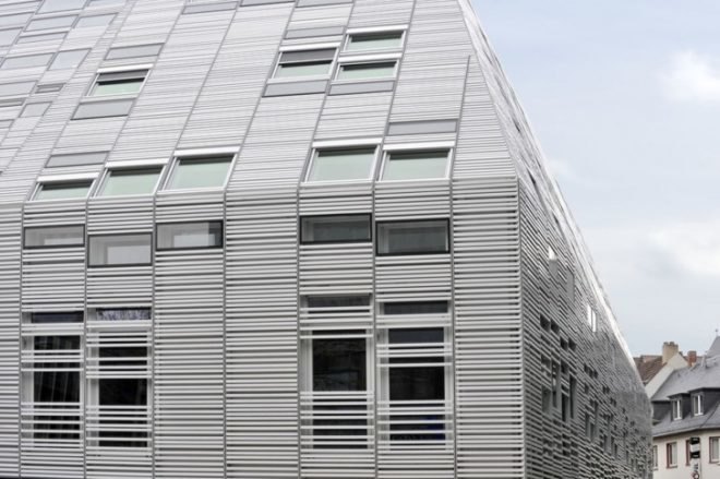 Markthäuser, Rebstockplatz, green atrium design, Urban renewal, terracotta facade, strip building facade, day lit central atrum, Mainz green building, Studio Fuksas, eco mixed use, German urban green design,