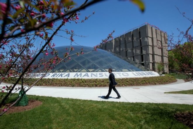 Joe and Rick Mansueto Library, University of Chicago, glass dome, daylighting, automatic book retrieval, library, fritted glass