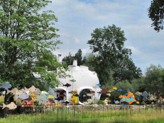 Unusual architecture, futuristic pod structures, Pascal Hausermann, Bubble houses, Museumotel, french pod hotel, concrete veil, innovative architecture