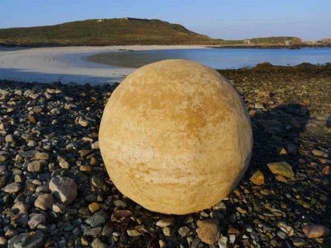 Guernsey Arts Commission, Andy Goldsworthy found materials, art,Andy Goldsworthy time art,Contemporary environmental art,England Contemporary art, clay art, found objects, environmental art,eco art, Andy Goldsworthy installation,