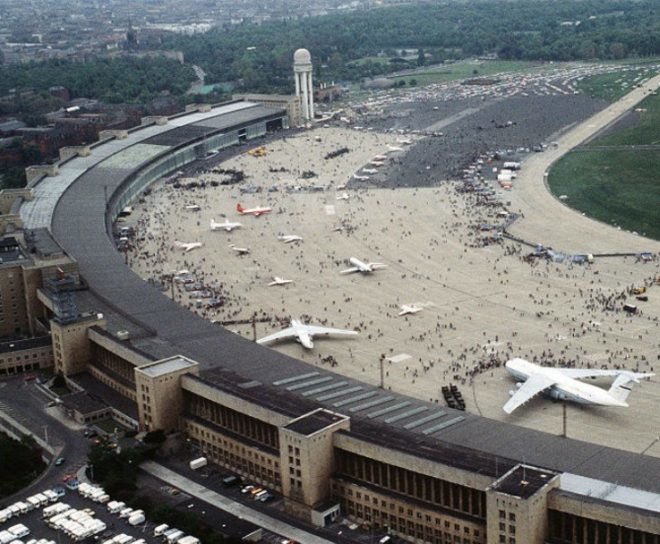 Tempelhof Airport, green renovation, urban garden, landscape architecture, tempelhof renovation, sutherland hussey, gross. max.