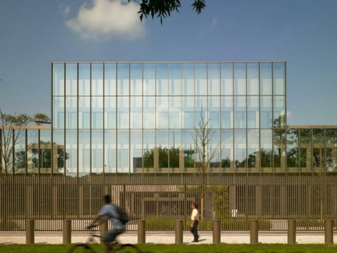 Tony Fretton Architects, British Embassy in Warsaw, double glazed facade, blast-proof facade, poland, embassy, energy efficient design