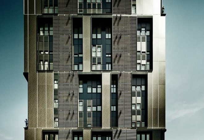 Torre Plaça Europa, R+B Arqts, social housing, barcelona, brise-soleil, recycled materials,