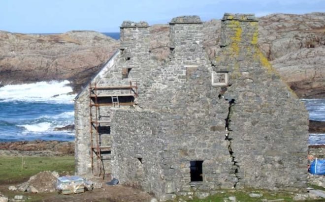 ruined stone house, local materials, site found building materials,WT Architecture, dry stone wall, passive heating and cooling, Scotland green building, Scotland renovation, Scotland 17th century preservation, dry stone wall, extreme house addition, Scottish green building,