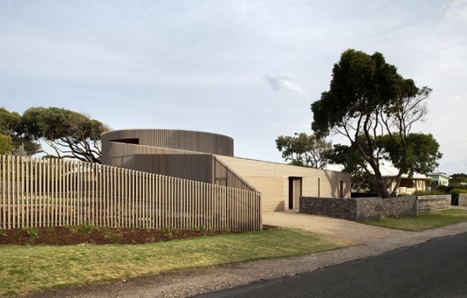 daylighting, energy efficiency, john gollings, barwon heads, fishing village, vertical skin, green building, green design, sustainable design, eco design, skylight, australia, jackson clements burrows,
