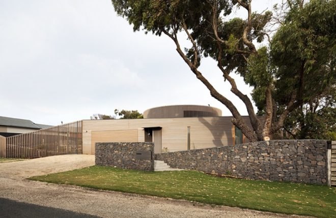 daylighting, energy efficiency, john gollings, barwon heads, fishing village, vertical skin, green building, green design, sustainable design, eco design, skylight, australia, jackson clements burrows,