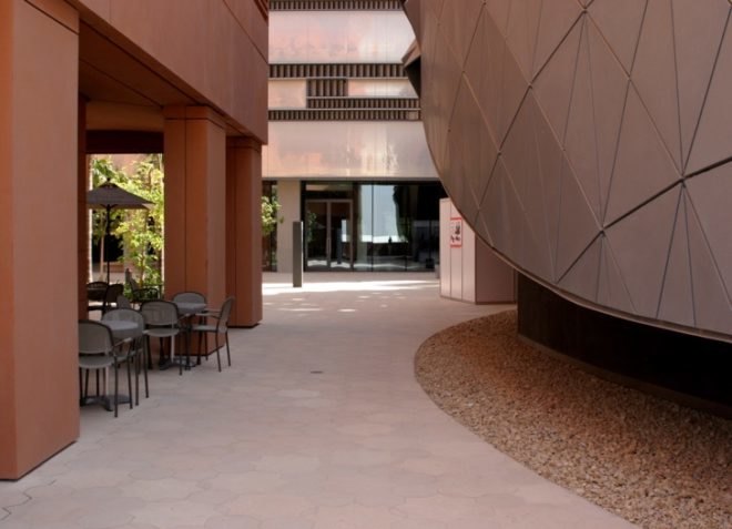Masdar City, eco-design, green design, sustainable building, abu dhabi, desert, green building, pod cars, green prophet, land art generator initiative, organic market, street fair, recycled products,