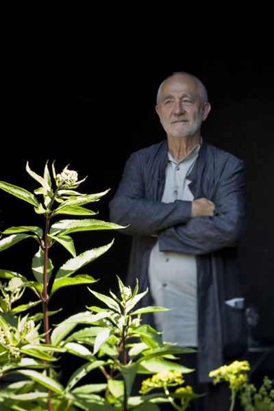 Zumthor photos, plant pavillion, london green design, burlap facade, zen pavilion, contemporary pavilion, black box,“sustainable architecture”, 2009 Pritzker Prize, 2011 Serpentine Pavilion, garden, green design, landscape design, Peter Zumthor, Pritzker Prize, Serpentine Pavilion, sustainable design