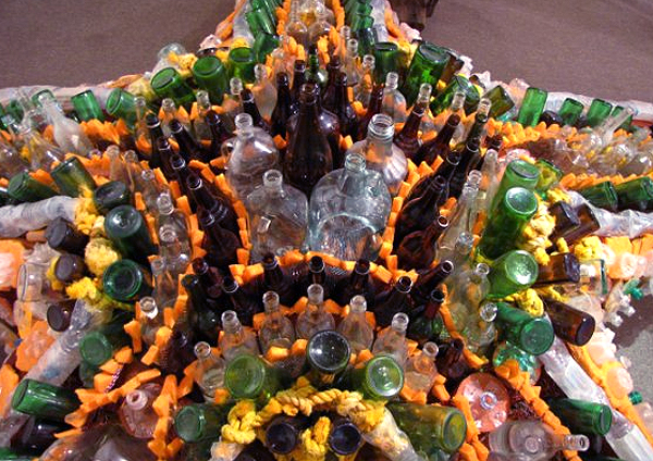 green design, eco design, sustainable design, Angela Pozzi, Washed Ashore Project, Oregon, Artula Institute for Arts and Environmental Education, Pollution, beach pollution, recycled materials, upcycled plastic, upcycled art, upcycled sculpture, recycled sculpture, marine life health