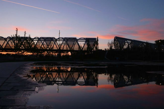 Arganzuela Footbridge, Dominique Perrault, pedestrian bridge, madrid, parque de arganzuela,