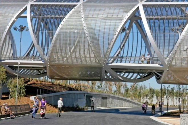 Arganzuela Footbridge, Dominique Perrault, pedestrian bridge, madrid, parque de arganzuela,