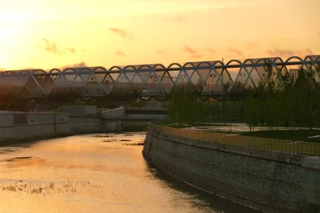 Arganzuela Footbridge, Dominique Perrault, pedestrian bridge, madrid, parque de arganzuela,