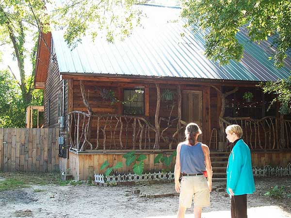 Treehouses,Sustainable Materials,Sustainable Building,Recycled Materials,Green Resources,Green Materials,green Interiors,green furniture,DIY,Art,Architecture,cork floor,wooden frames,texas,huntsville texas,affordable housing,Recycled Materials,cars plates,soda cans,recycled aluminum
