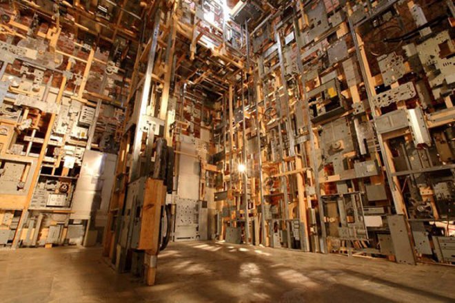 Marek Tomasik, Room Installation from Electronic Waste, electronic waste, reusing electronic waste, electronic waste art, eco art, “You sometimes have to be open”