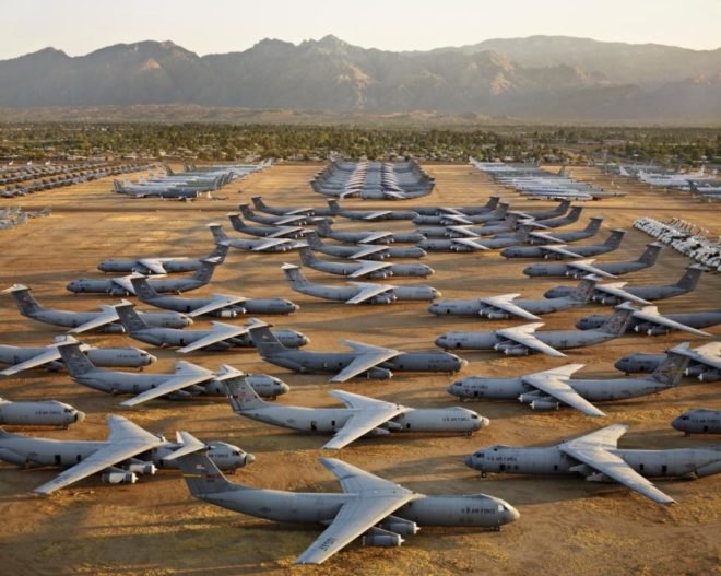 Edward Burtynsky, Nevada Musuem of Art, Edward Burtynsky Oil, Life Cycle of Oil, Beautiful Photos of Oil, Oil chronicle, Oil photography exhibition, environmental photography, oil production, oil extraction, oil refinement