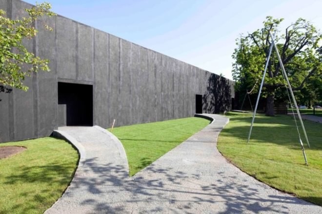 Zumthor photos, plant pavillion, london green design, burlap facade, zen pavilion, contemporary pavilion, black box,“sustainable architecture”, 2009 Pritzker Prize, 2011 Serpentine Pavilion, garden, green design, landscape design, Peter Zumthor, Pritzker Prize, Serpentine Pavilion, sustainable design