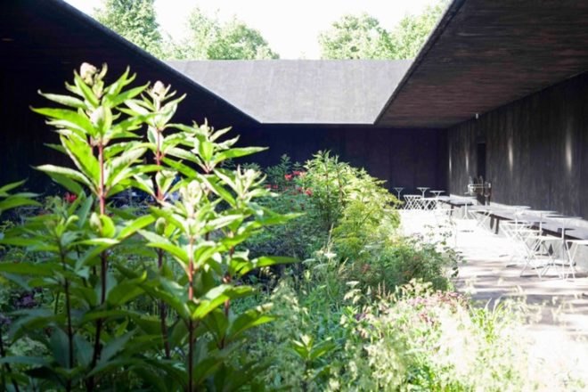Zumthor photos, plant pavillion, london green design, burlap facade, zen pavilion, contemporary pavilion, black box,“sustainable architecture”, 2009 Pritzker Prize, 2011 Serpentine Pavilion, garden, green design, landscape design, Peter Zumthor, Pritzker Prize, Serpentine Pavilion, sustainable design
