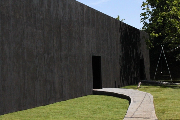 Zumthor photos, plant pavillion, london green design, burlap facade, zen pavilion, contemporary pavilion, black box,“sustainable architecture”, 2009 Pritzker Prize, 2011 Serpentine Pavilion, garden, green design, landscape design, Peter Zumthor, Pritzker Prize, Serpentine Pavilion, sustainable design