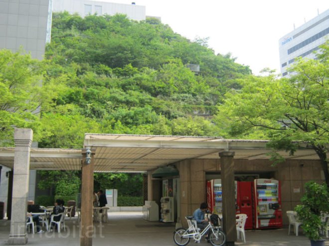 “sustainable architecture”, acros, Eco Architecture, eco design, Emilio Ambasz, fukuoka, grass covered building, green architecture, Green Building, green design, green roof, green space, Japan, Japanese, pyramid, sustainable design, urban space, Ziggurat, green roofed building in japan, green pyramid