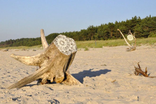 oak beach, nespoon, nespoon art, beach art, doily art, street art, eco art, eco installation, art installations, outdoor art installations, baltic sea art, outdoor eco art, green art