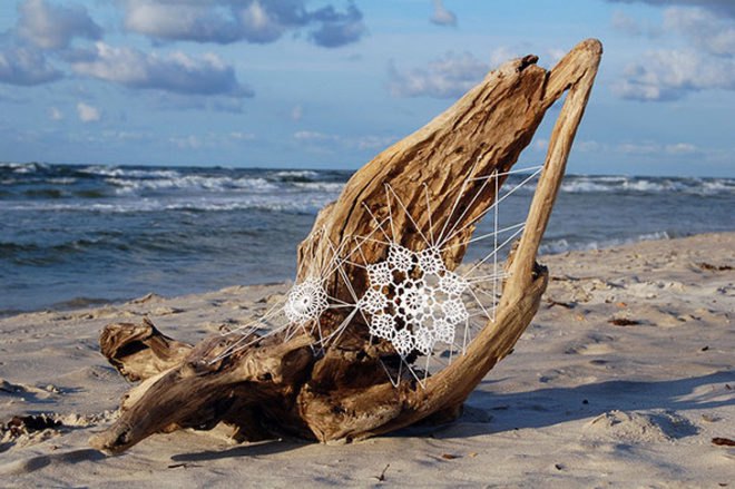 oak beach, nespoon, nespoon art, beach art, doily art, street art, eco art, eco installation, art installations, outdoor art installations, baltic sea art, outdoor eco art, green art