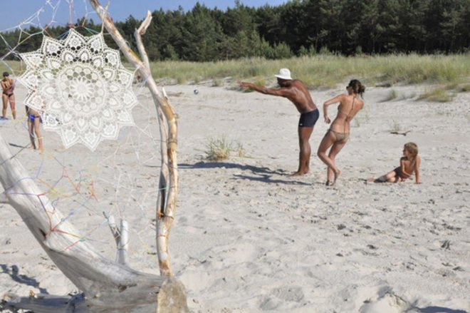oak beach, nespoon, nespoon art, beach art, doily art, street art, eco art, eco installation, art installations, outdoor art installations, baltic sea art, outdoor eco art, green art