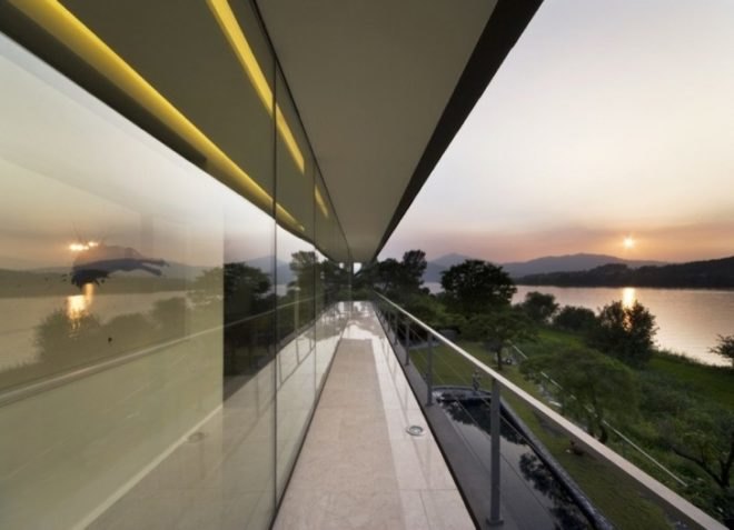 daylighting, green roof, green design, eco-design, sustainable design, south korea, floating house, bukhan river, feng shui, black concrete, hyunjoon yoo
