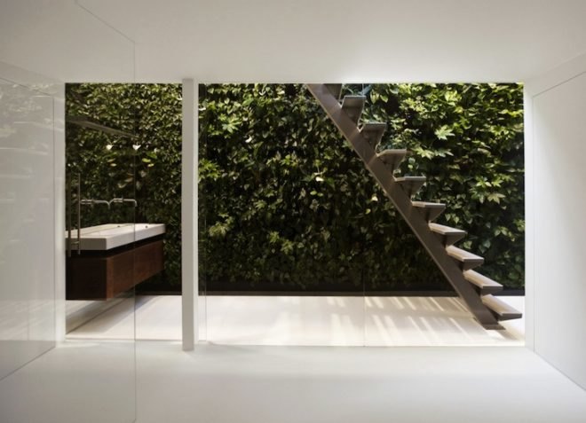 green wall, vertical garden, Japanese, i29, Home 06, Amsterdam, green design, sustainable design, eco-design, minimalist design, whitewashed interior