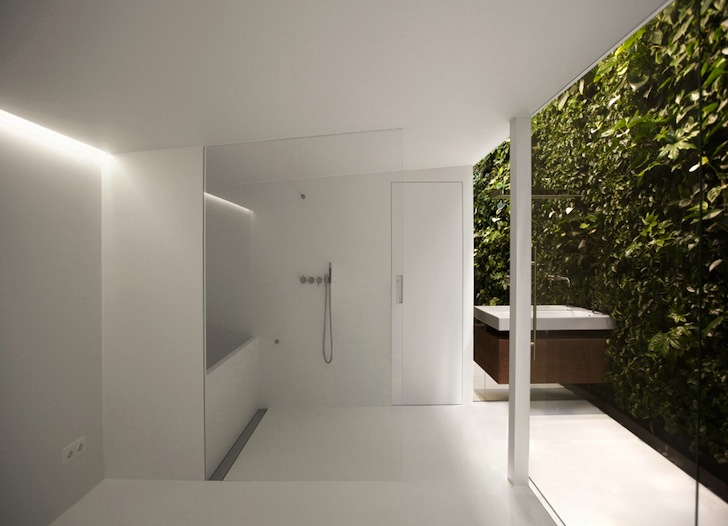 green wall, vertical garden, Japanese, i29, Home 06, Amsterdam, green design, sustainable design, eco-design, minimalist design, whitewashed interior